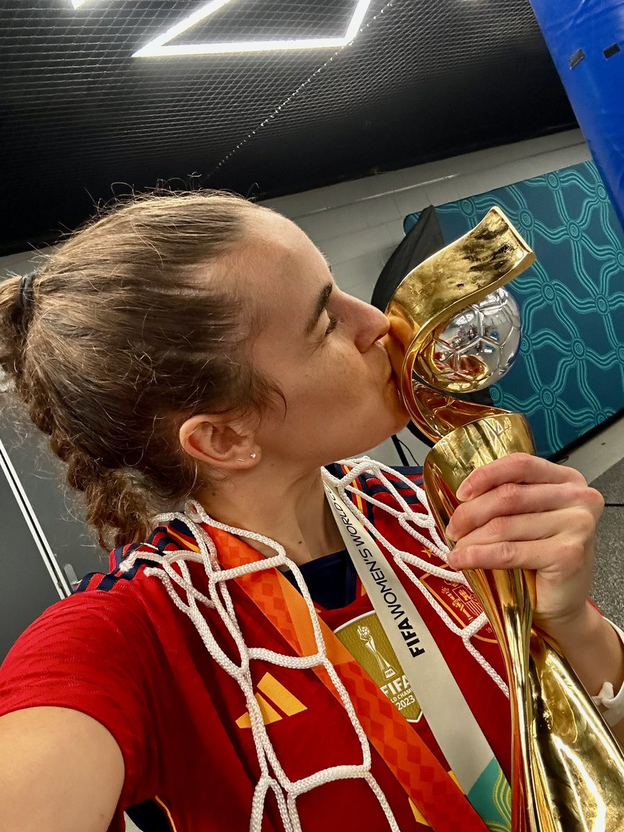 teresabelleira's tweet photo. QUÉ LOCURA ES ESTA ???!!!
SOMOS CAMPEONAS DEL MUNDO !!!❤️❤️❤️❤️ https://t.co/9S4QifC5Z8