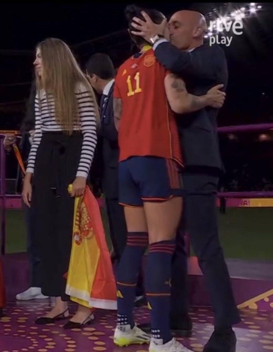 <a href="/PabloEchenique/">Pablo Echenique</a> La imagen de la vergüenza.

RUBIALES 👇🏼