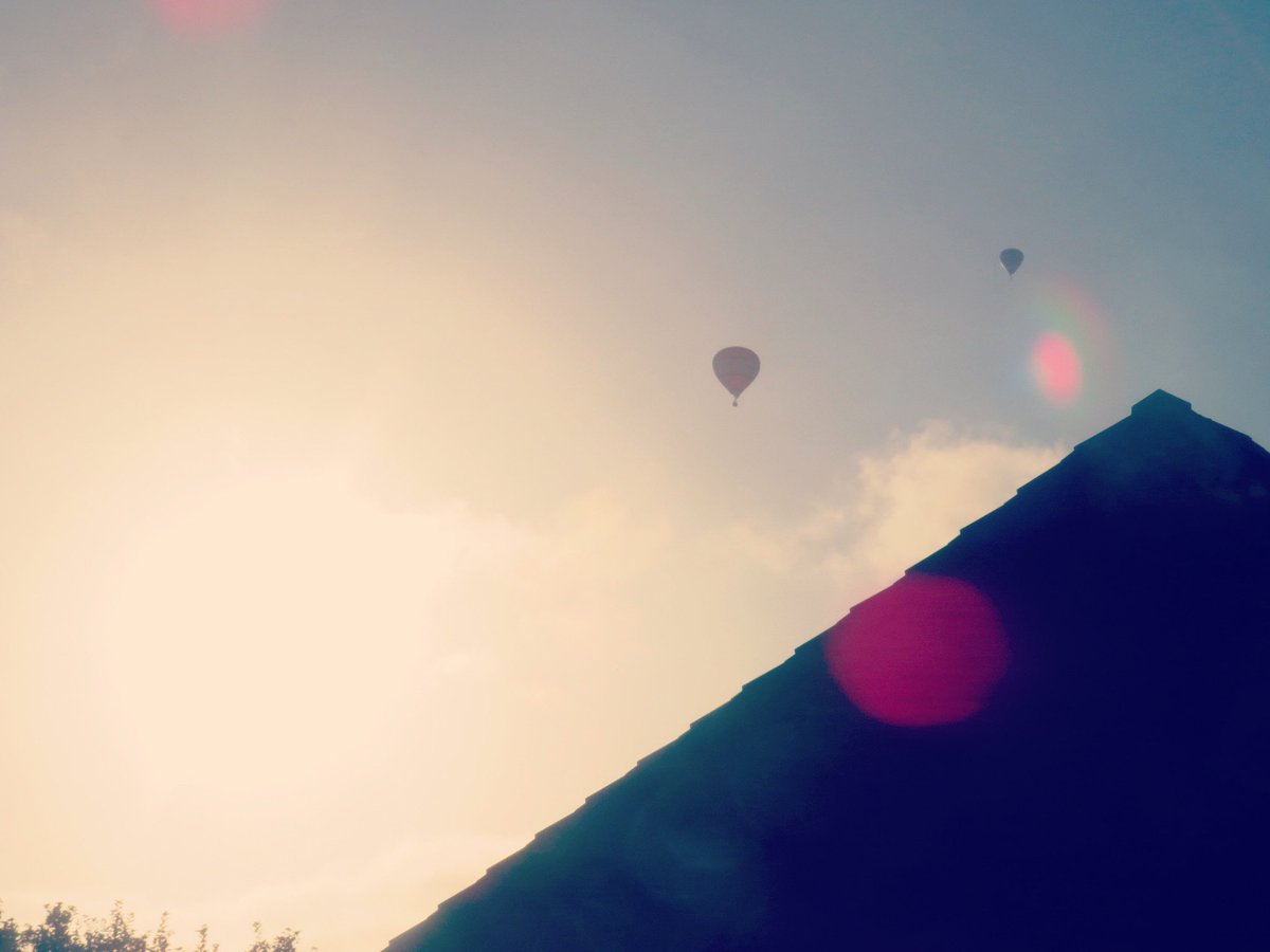 nishaparmar191's tweet photo. Morning views from home 🎈🩷😍🌅 @bbcweather @metoffice @ChrisPage90 @officialnbf #northamptonballoonfestival #camehome #homeviews 🎈 https://t.co/nRGnSgVyKV