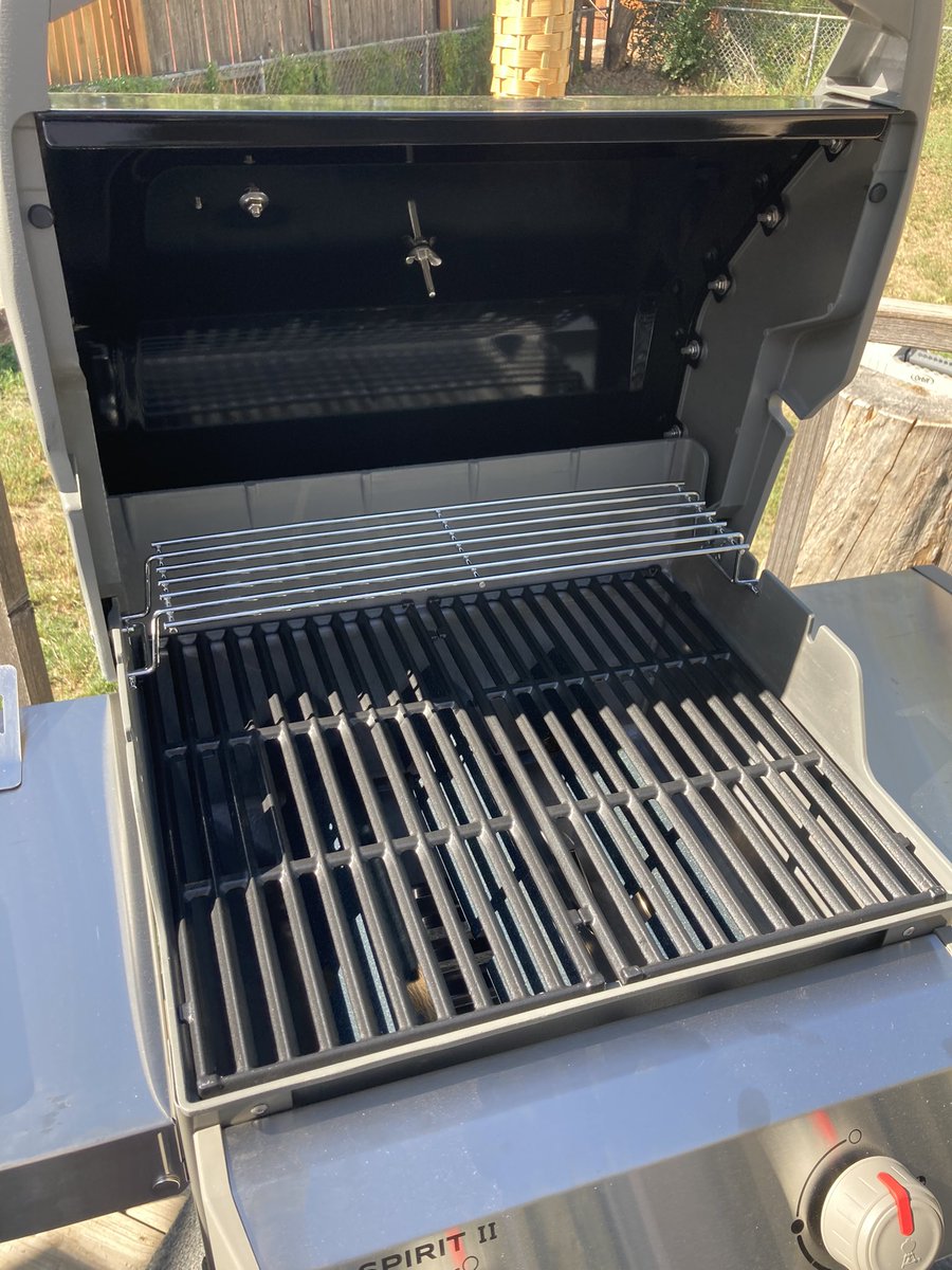 FutureRyan6's tweet image. Seasoning the brand new Weber😊👍