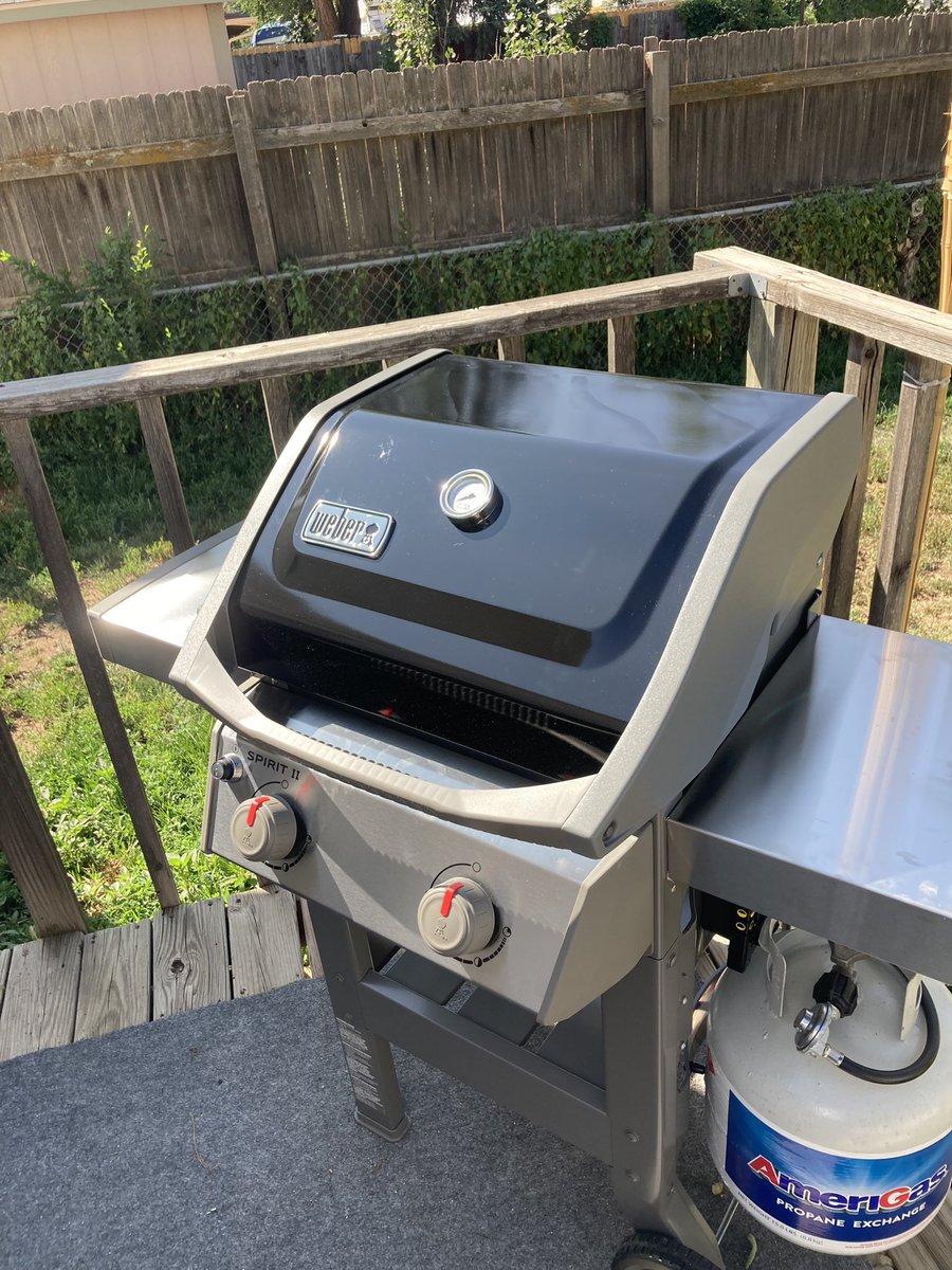 FutureRyan6's tweet image. Seasoning the brand new Weber😊👍