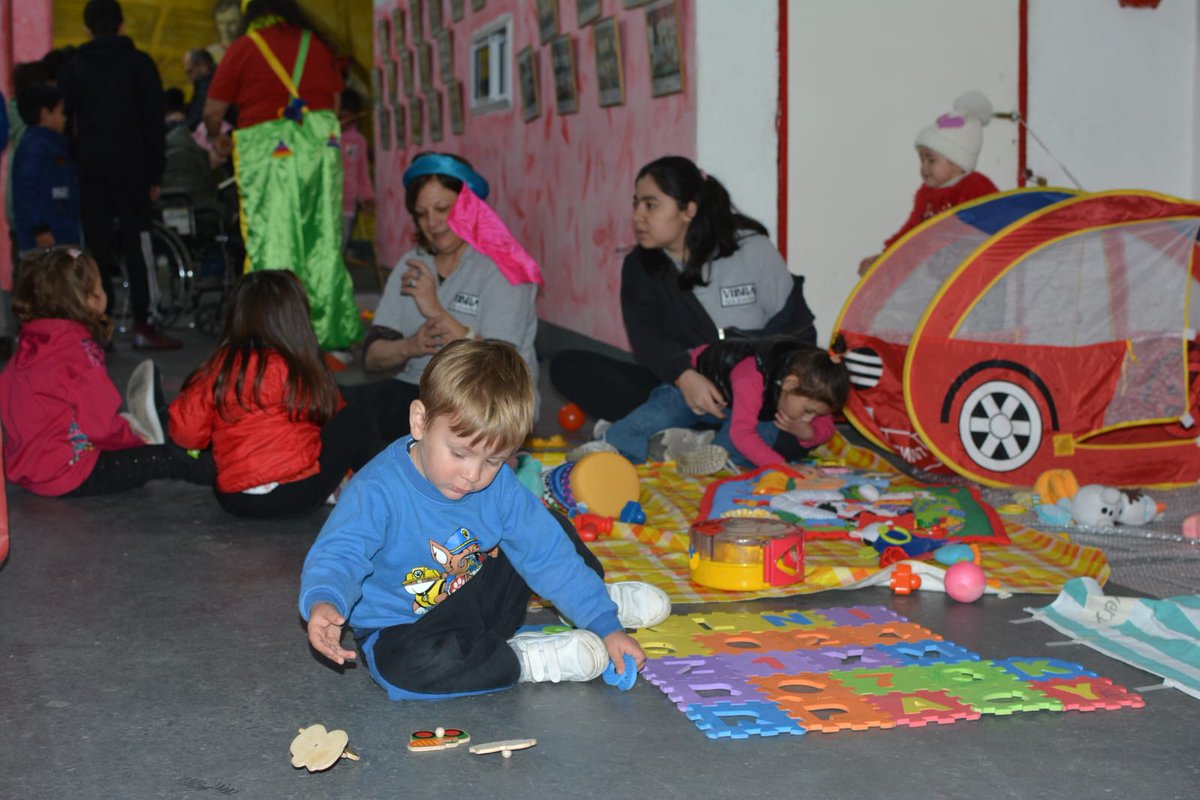 CAHuracan's tweet image. Se festejó el Día de las Infancias en el Palacio Ducó con nenes y nenas en tratamientos oncológicos del Hospital Garrahan 😍

🥳 Hubo mucha diversión, juegos y regalos en una tarde maravillosa, de la que también participaron Fernando Tobio, Juan Gauto y César Ibáñez

¡Feliz día!…