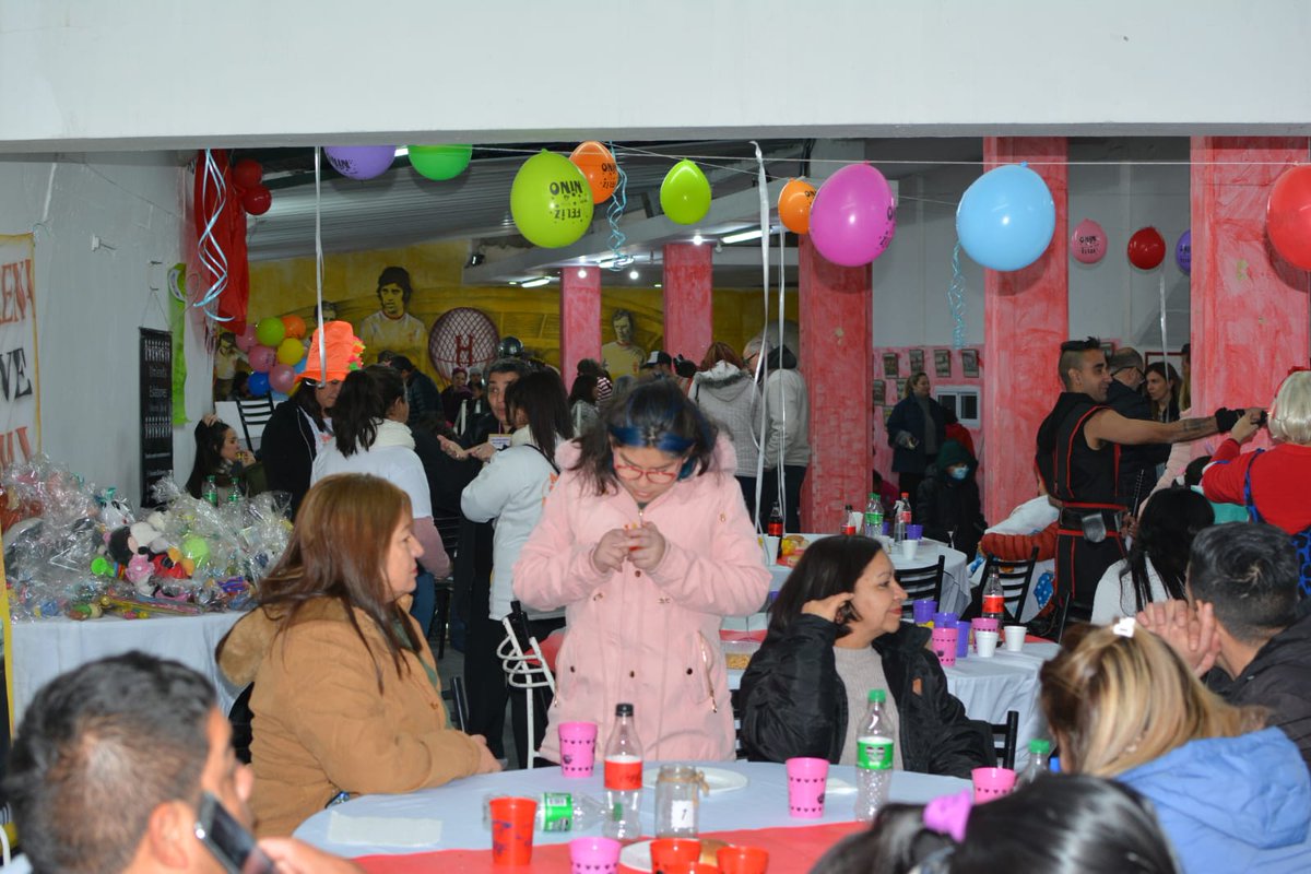 CAHuracan's tweet image. Se festejó el Día de las Infancias en el Palacio Ducó con nenes y nenas en tratamientos oncológicos del Hospital Garrahan 😍

🥳 Hubo mucha diversión, juegos y regalos en una tarde maravillosa, de la que también participaron Fernando Tobio, Juan Gauto y César Ibáñez

¡Feliz día!…