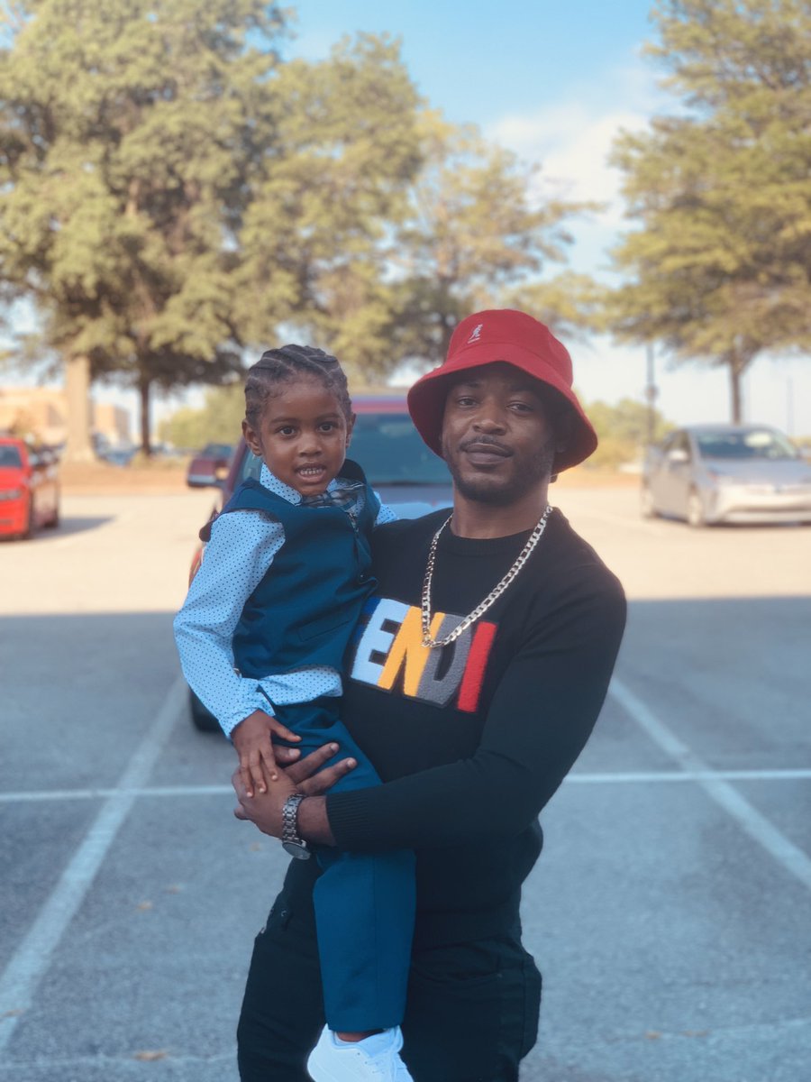 ReeseNeedsAHug's tweet photo. I'mma provide for my seed I'm the soil
I'll teach 'em bout' loyalty

I'll teach 'em that his skin black like oil that's for royalty

I'll show 'em all the things that my pops was never showin' me

Treat 'em like a growin' tree with this poetry 👨‍👦

#IGetUp https://t.co/GZsd2hCkDY