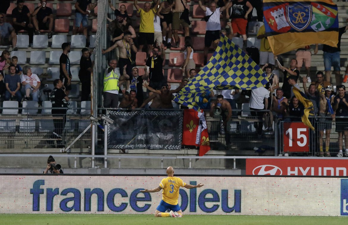 🤝 Plusieurs centaines de supporters spinaliens  étaient présents dans l’enceinte du stade Marcel-Picot ce vendredi !

𝐌𝐞𝐫𝐜𝐢 𝐩𝐨𝐮𝐫 𝐯𝐨𝐭𝐫𝐞 𝐢𝐧𝐝é𝐟𝐞𝐜𝐭𝐢𝐛𝐥𝐞 𝐬𝐨𝐮𝐭𝐢𝐞𝐧 𝐞𝐧𝐜𝐨𝐫𝐞 𝐮𝐧𝐞 𝐟𝐨𝐢𝐬 ! 🔝💛💙

#AllezLesJaunes 💪🟡🔵