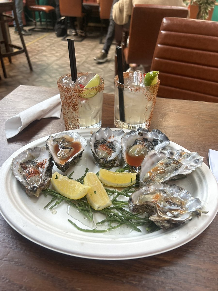 Oysters and margaritas #seafoodshack @LPBmoseley