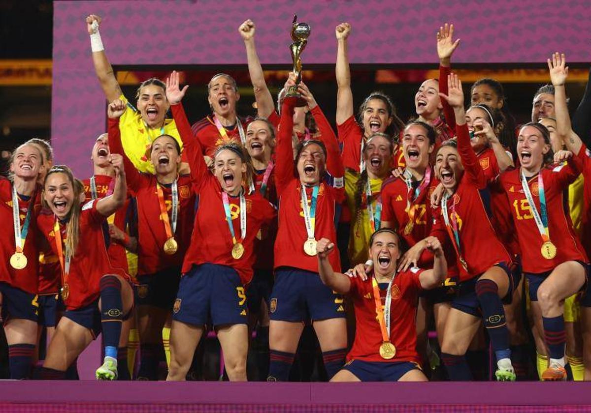 PedrosPonsNuria's tweet photo. Jugar, lluitar i guanyar!!!
No m'agrada el futbol, ​​però això d'aquestes dones va molt més enllà. La meva felicitació 🙌🙌🙌🙌😊
#JugarLucharyGanar
@SEFutbolFem https://t.co/zp9Rhikd4h