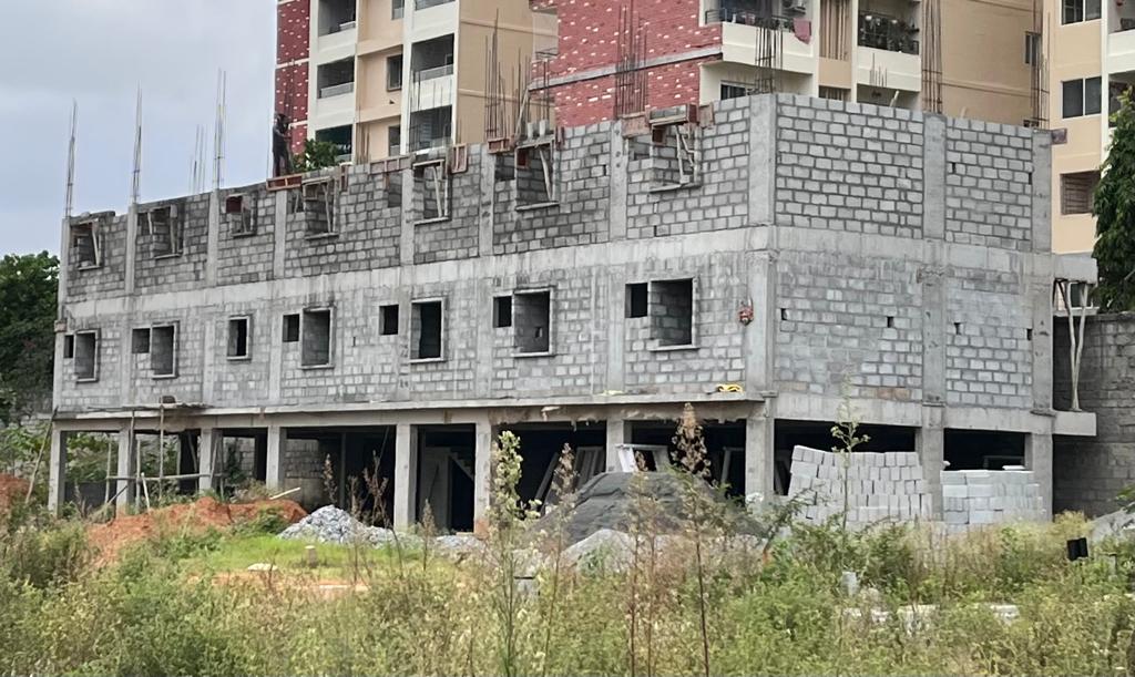 Unauthorised multi-dwelling construction in Oberon layout, Kasavanahalli. Our RWA has complained to joint commissioner and Executive engineer #bbmp, MLA office. No action taken till now. Will #BBMP act? @BBMPCares @BBMPCOMM  <a href="/bbmpcommr/">bbmpcommissioner</a> <a href="/MALimbavali/">Manjula Aravind Limbavali</a>