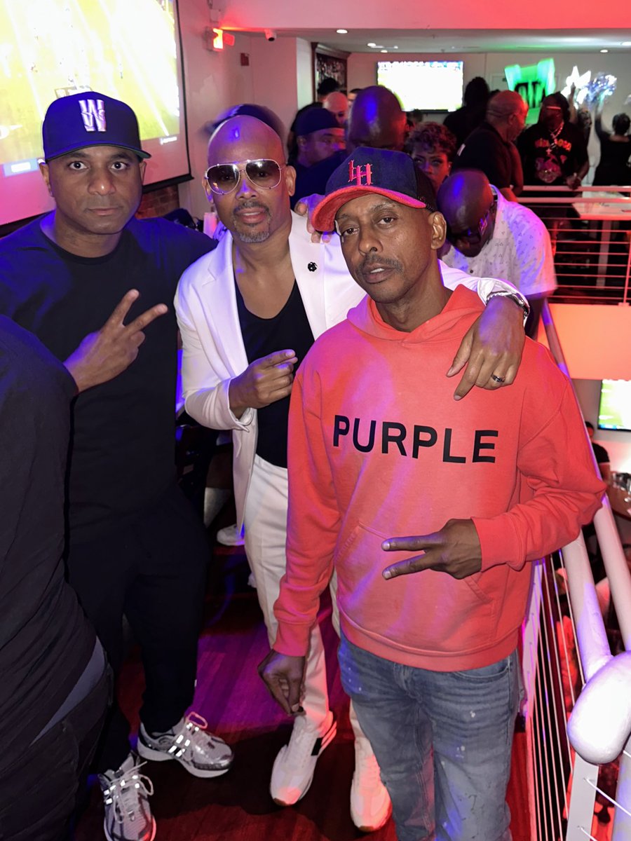 jamietyler_3's tweet image. When #DC and #Philly link at @theairdc … S/O to @gilliedakid @Wallo267 #JoeThomas for the love last night in DC!  You know I had my gang with me @eranatyler @The_Bprettyass @liljamieiv #LAMDC #MillionDollarsWorthofGame