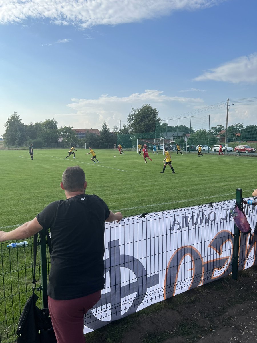 balizz's tweet photo. Po zaciętym spotkaniu Sparta Wszemirów pokonała Maślice Wrocław 4-2. Były śpiewy, lane piwo i upał. Piękny mecz we wrocławskiej A klasie https://t.co/5862UpP9RE