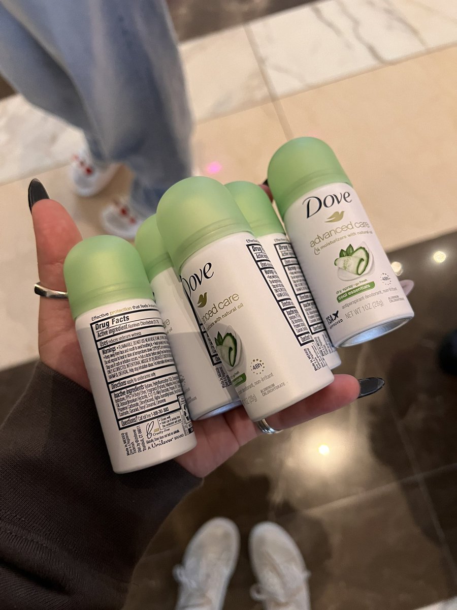 Giving out freebies in the pit tonight!! 💚 last night was a little rough! #KCONLA2023