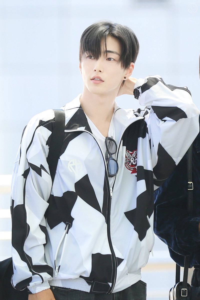 ShiningMoment_7's tweet photo. 230819 RIIZE ICN 출국

#RIIZE #라이즈 #승한  #SEUNGHAN https://t.co/GTrAnJTLgD