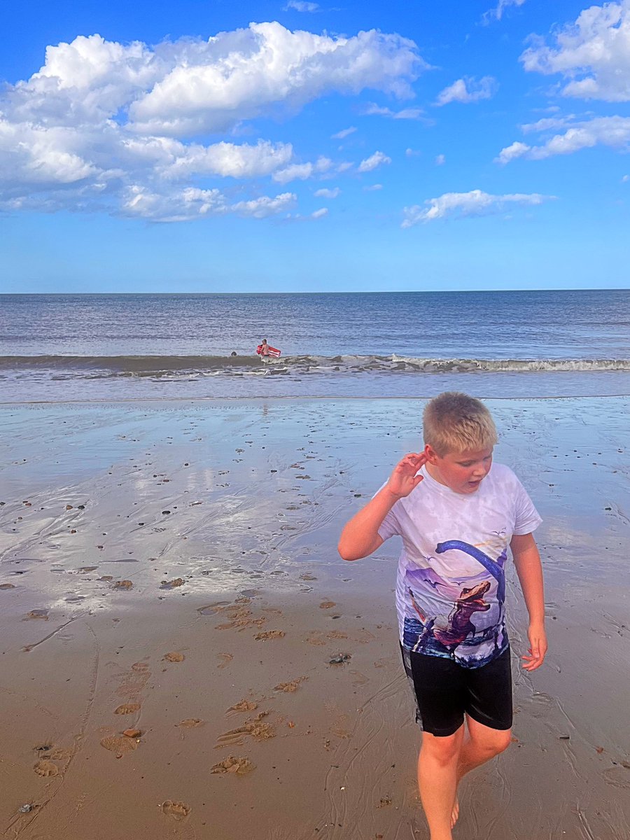norfolk_pete's tweet photo. Just been down on the beach with the kids for a couple of hoursβ¦.sea looked so tempting that I actually went inβ¦.and swam about 5 metres!! π€£ Which is 5 metres more than Iβve done in the last 30 yrs π€£ #seaside #beachlife #SundayFunday #Norfolk #finallysummer @ChrisPage90 https://t.co/iDDvRhfwj3