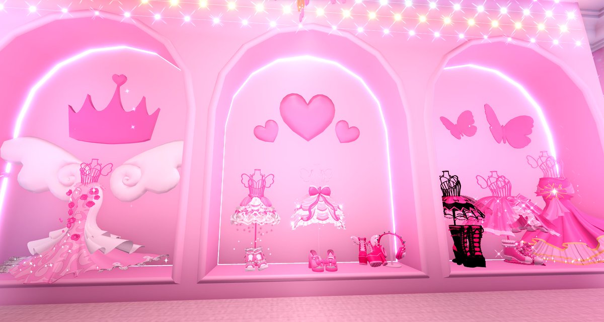viselix's tweet photo. i've finished decorating my dorm!!! what are your thoughts on it? 🩷

#royalehigh #royalehighdorms https://t.co/kpMSCF2PRF