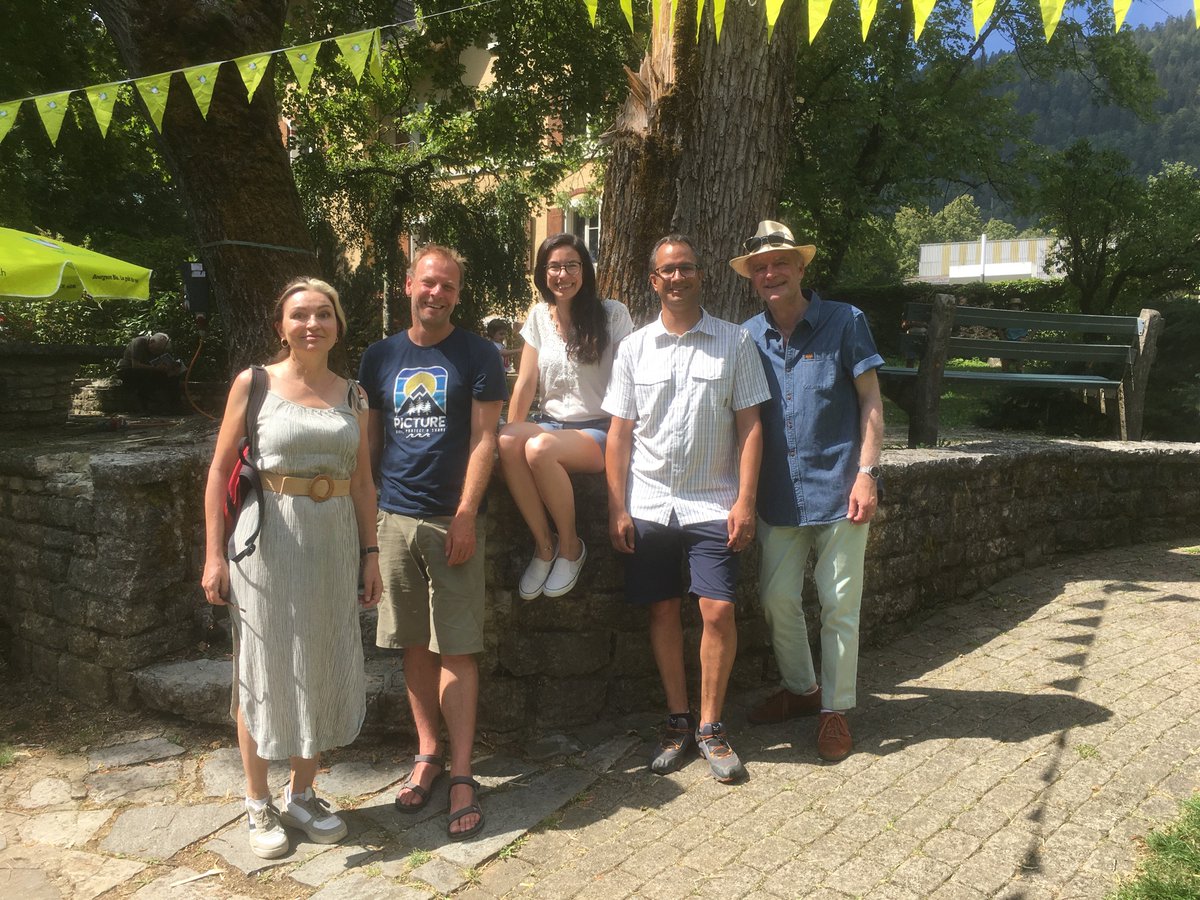 RobyTschopp_VdR's tweet photo. À #Evologia #Cernier #ValDeRuz pour #FêteLaTerre
Stands de @PChasseral et @FELCO_tools (entre autres) avec les candidat•e•s des @VertsNE au @ParlCH
@VaraCeline
@ffivaz
@fschwab941
#22octobre2023
#ElectionsClimat2023 #MaintenantPlusQueJamais https://t.co/4EiSpkLIm5