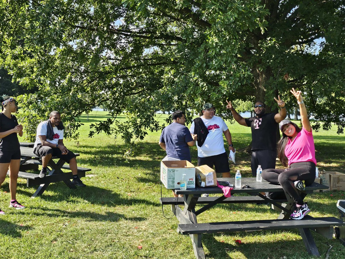camm231's tweet image. #back2school DE&amp;amp;I event was so much fun and a success!! The Magenta family pulled together and gathered so many supplies!! #MultigenerationalNetwork #MagentaSquad #Tmobile