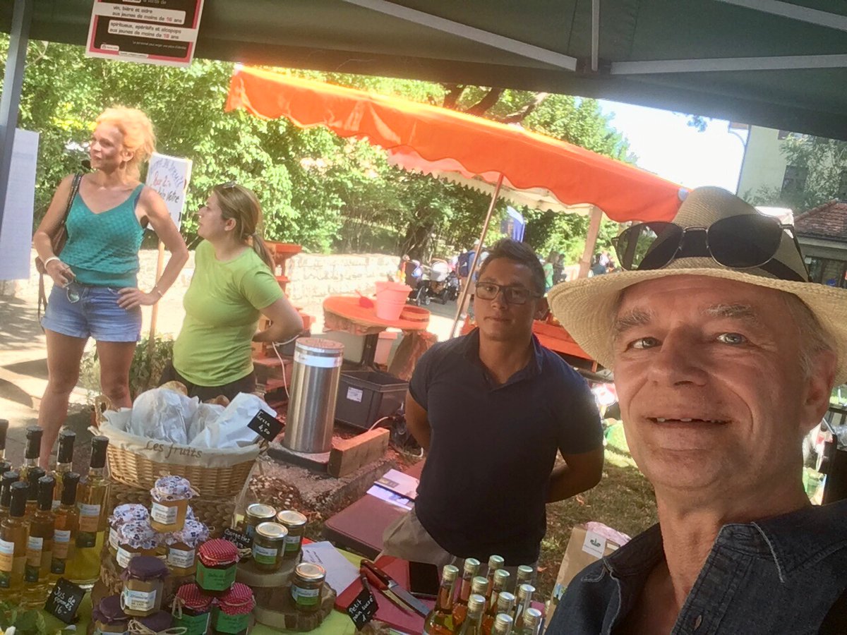 RobyTschopp_VdR's tweet photo. À #Evologia #Cernier #ValDeRuz pour #FêteLaTerre
Stands de @PChasseral et @FELCO_tools (entre autres) avec les candidat•e•s des @VertsNE au @ParlCH
@VaraCeline
@ffivaz
@fschwab941
#22octobre2023
#ElectionsClimat2023 #MaintenantPlusQueJamais https://t.co/4EiSpkLIm5