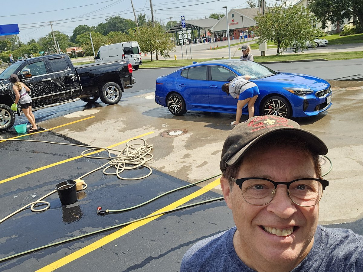 RJustinLewis's tweet photo. Getting the car washed and supporting class of 2025. #twobirdsonestone https://t.co/unRwYZElWL