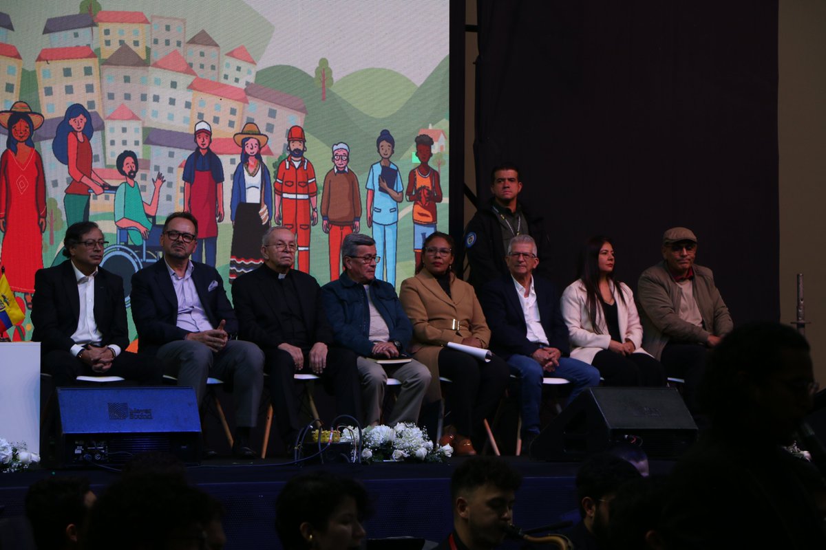 rueda_suelta's tweet photo. Tierra mía, ya es el amanecer, mira pal sol
Resumen #RuedaSuelta Instalación Comité Nacional de Participación CNP #DialogosELN Inicio Cese bilateral al fuego.
3/8/2023
Música: Edson Velandia y Adriana Lizcano
@DelegacionEln @petrogustavo
Video 👇
https://t.co/WYSniOyt8d https://t.co/saLmtnAmTZ