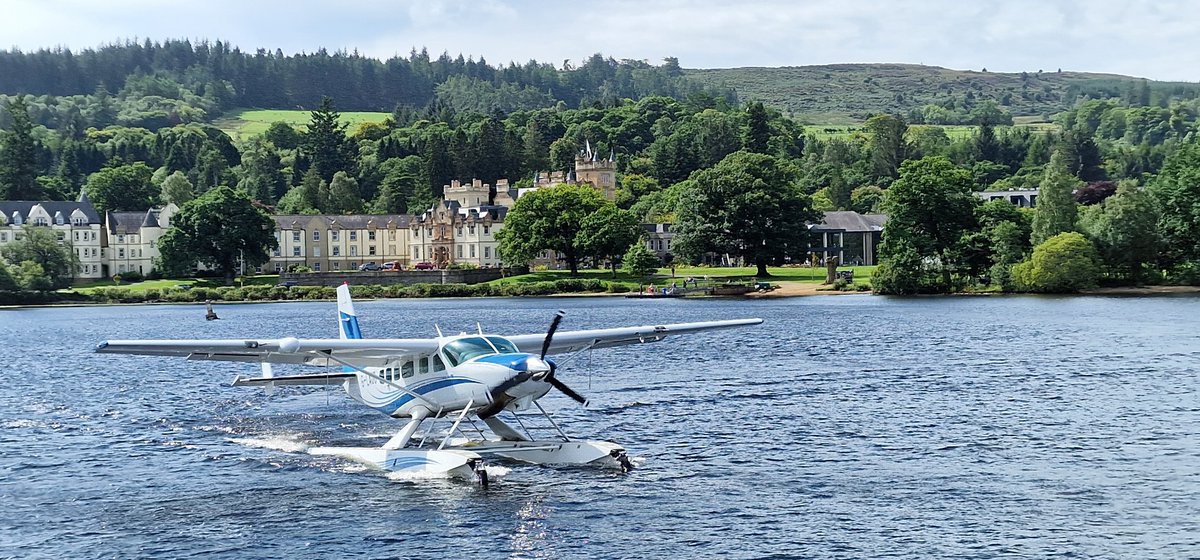 Close up view of the seaplane from @CameronHouseLL from our cruise on Loch Lomond today as it taxied past us and took off!! 🛫 @lomondtrossachs