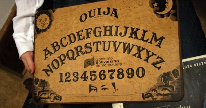 🔴ÚLTIMO HORA | IgualdadLGTB contactó con Anna Frank mediante ouija para confirmar su supuesta bisexualidad