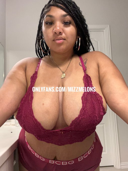 Watch Mizzmelons's leaked NSFW photo on TwXstars