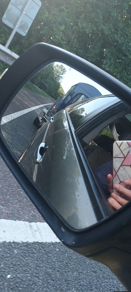 Stuck in M61 jams on the way home from a Cheshire event. Been asked twice to open the bar 🤣🤣