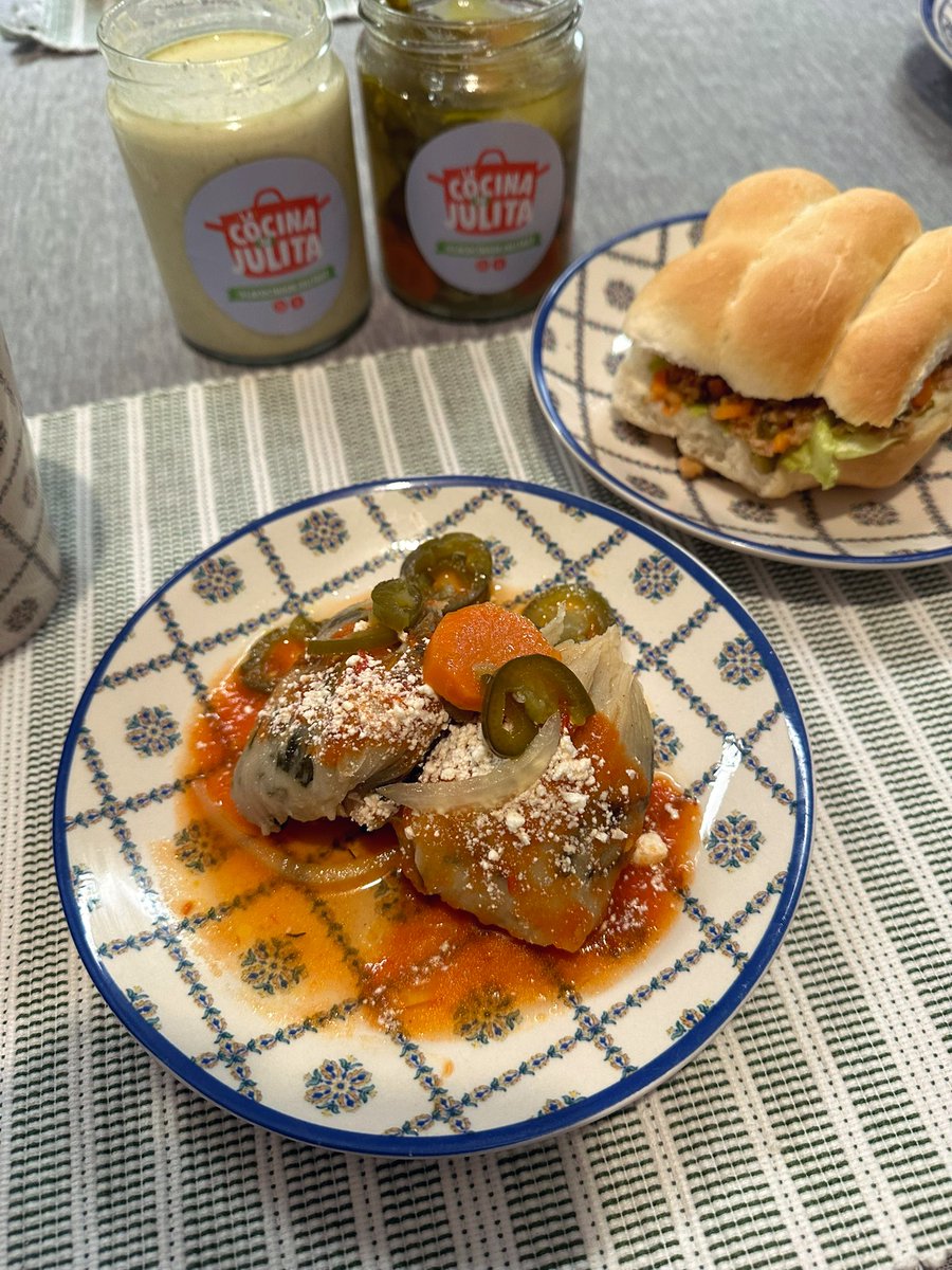 Unos Tamalitos de chipilin y un panito con chile relleno acompañado de escabeche y salsa de chiltepe de <a href="/CocinadJulitagt/">La Cocina de Julita</a> buen provecho!!!!