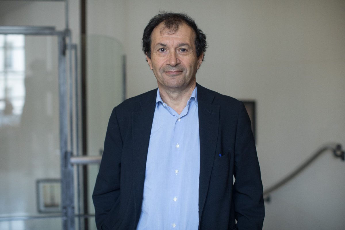 j_jaures's tweet image. La Fondation Jean-Jaurès apprend avec une tristesse infinie la disparition de Daniel Cohen. Président pendant plus de quinze ans de notre Conseil d’orientation scientifique, il nous a apporté tellement plus que son immense compétence : sa curiosité, sa générosité, son humanité.