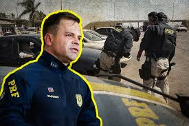 Fera2023's tweet photo. ATENÇÂO BRASIL: Silvinei Vasques, ex-diretor geral da Polícia Rodoviária Federal, está sendo torturado na Papuda.
Pede socorro e transferência urgente.
Se algo acontecer, já está feito o registro aqui. https://t.co/ErHAX9098X