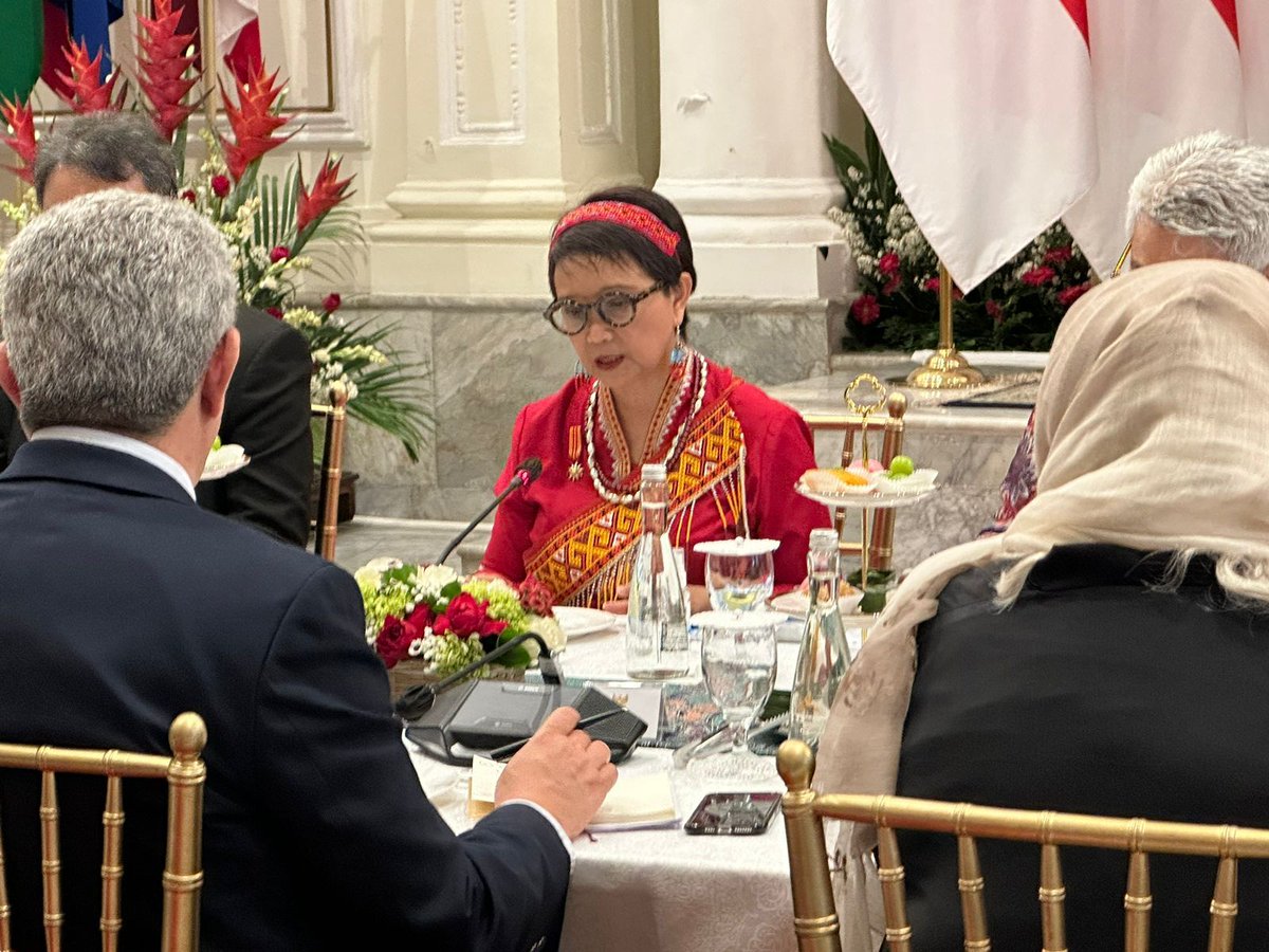 Sultan Barakat | سلطان بركات (@barakat_sultan) on Twitter photo The 7th session of the Afghanistan Future Thought Forum (AFTF), chaired by <a href="/FatimaGailani/">Fatima Gailani</a>, concluded on 20 August in #Jakarta, #Indonesia. The independent #AFTF members were received by <a href="/Menlu_RI/">Menteri Luar Negeri Republik Indonesia</a> Foreign Minister of Indonesia, at Gedung Pancasila on 17 August 2023. 1/4 The 7th session of the Afghanistan Future Thought Forum (AFTF), chaired by <a href="/FatimaGailani/">Fatima Gailani</a>, concluded on 20 August in #Jakarta, #Indonesia. The independent #AFTF members were received by <a href="/Menlu_RI/">Menteri Luar Negeri Republik Indonesia</a> Foreign Minister of Indonesia, at Gedung Pancasila on 17 August 2023. 1/4