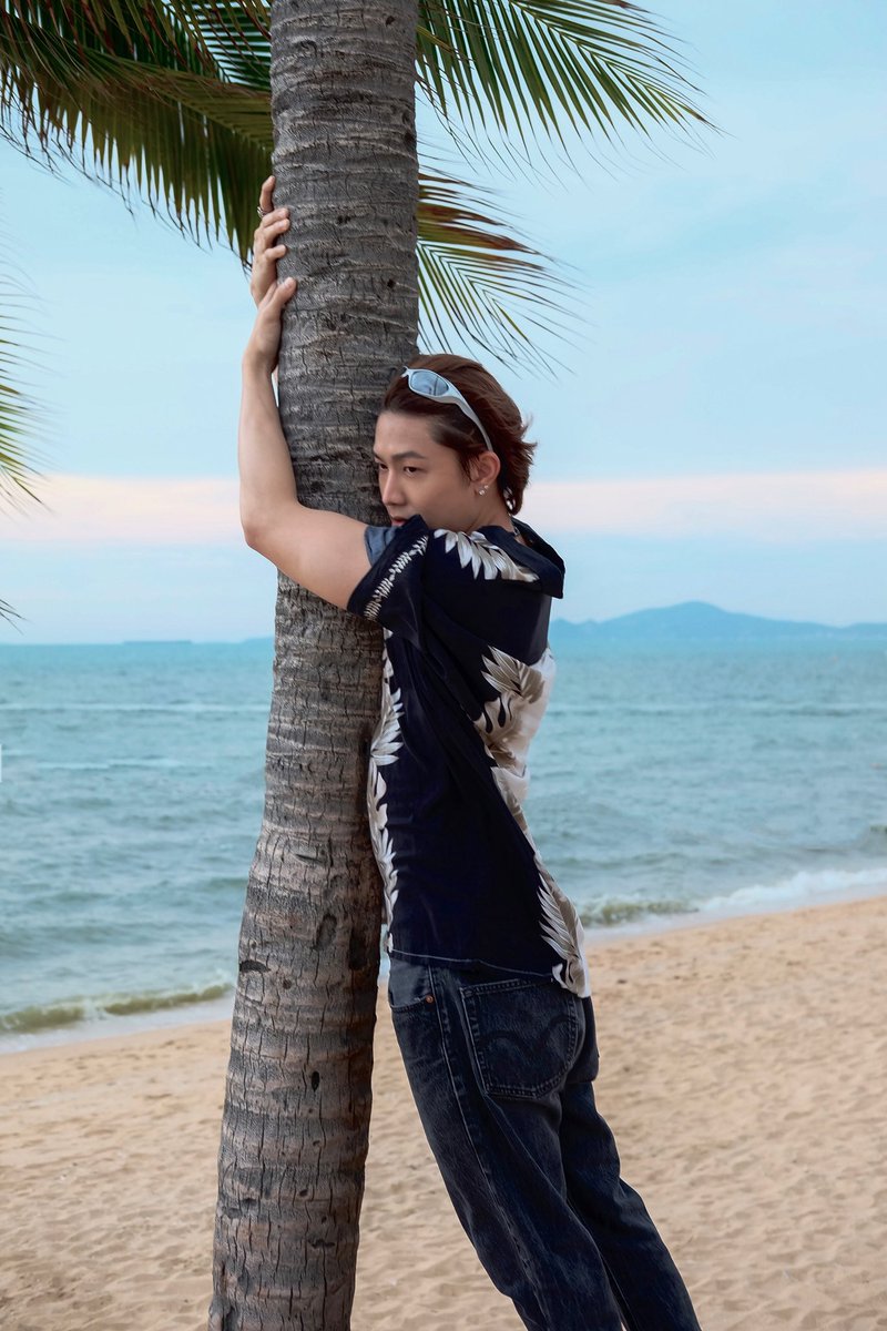 "Feel" 

Only God knows 
What I feel inside,

#2jkhunchalach #2JLionPink 
#ฝูงสิงโตของ2J #2JMyLife