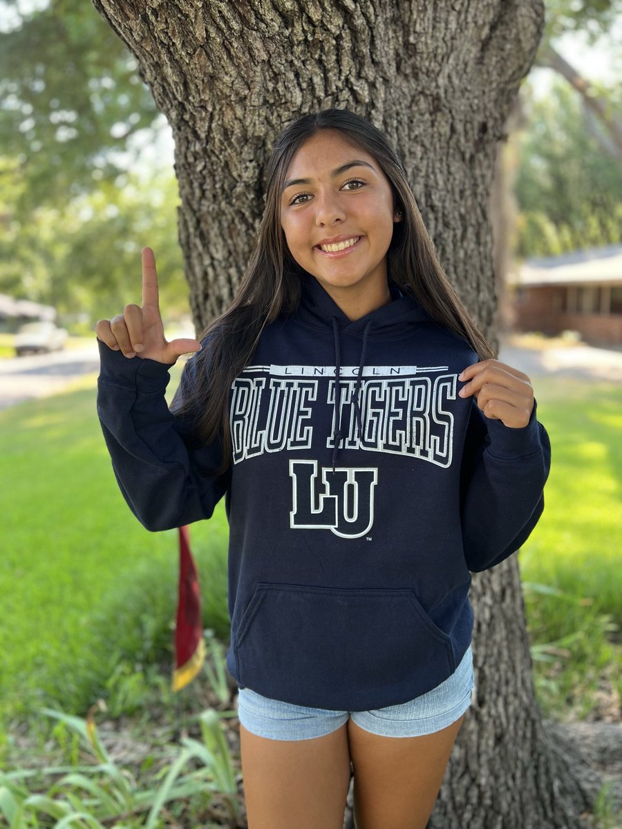 LeahSerritos's tweet photo. I want to thank my family and every single coach and teammate that have helped me become the player I am today.  I am extremely happy to announce my verbal commitment to Lincoln University, MO. Go Blue Tigers💙🩵💙 https://t.co/EioQkEwTIx