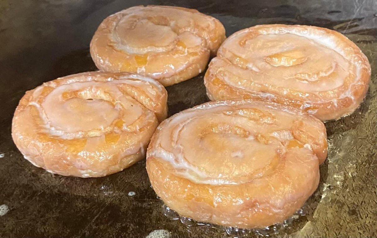 mccauley318's tweet photo. Honeybun Cheeseburgers? https://t.co/FToedMYij8