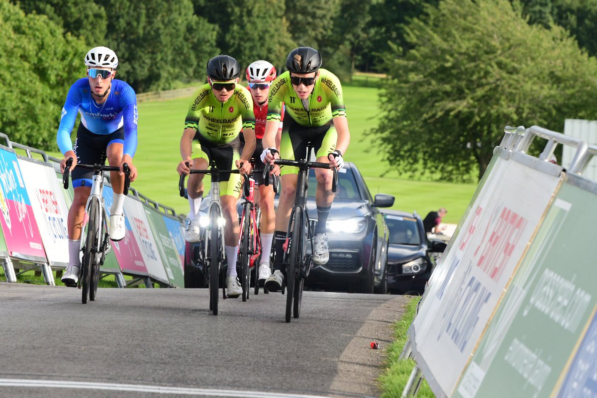 VeloUK's tweet photo. Zeb and Harry lead now and are attacking each other - they have a four minute gap to the next two from Saint Piran and then several groups further back https://t.co/0upPmUiGC5