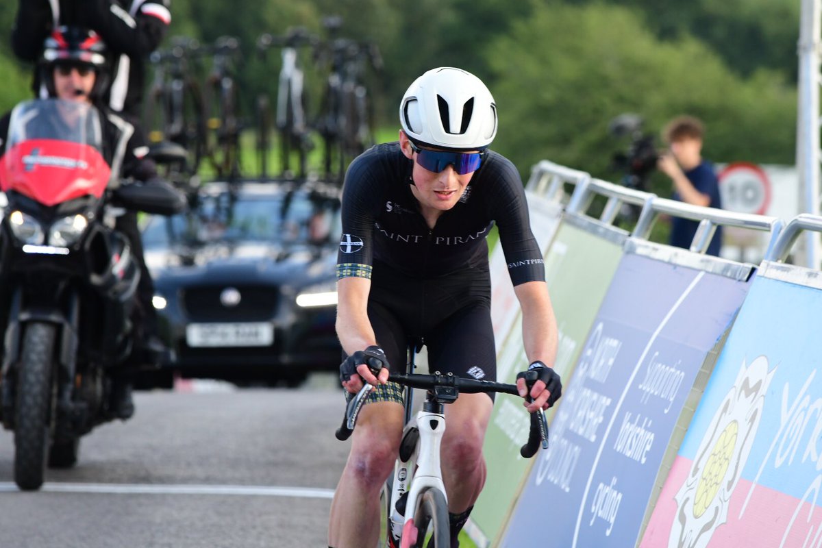 VeloUK's tweet photo. Zeb and Harry lead now and are attacking each other - they have a four minute gap to the next two from Saint Piran and then several groups further back https://t.co/0upPmUiGC5