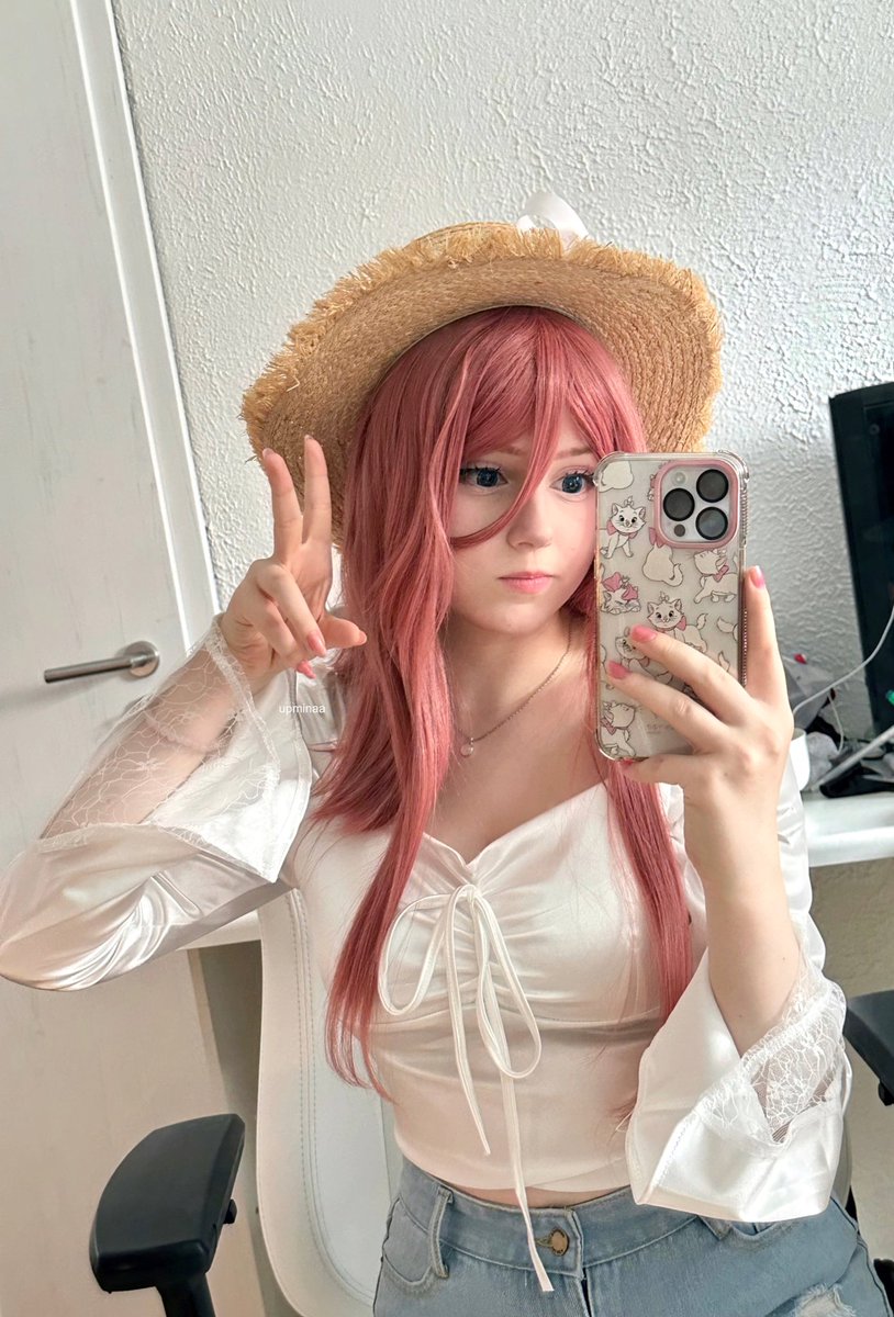 upminaa's tweet photo. Casual Miku Nakano 💗 #mikunakano #TheQuintessentialQuintuplets #cosplay https://t.co/O5Ynaj9OGO