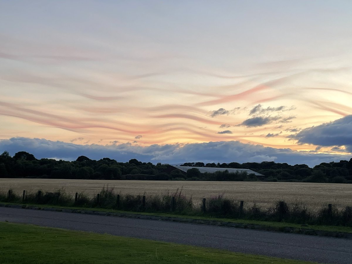 metoffice's tweet image. You may have noticed some smoke on the satellite image we shared earlier today. This has most likely come from one of the several wildfires outbreaks we have across the Northern Hemisphere at the moment

This incredible image of the smoke was captured by @clairestruma over…