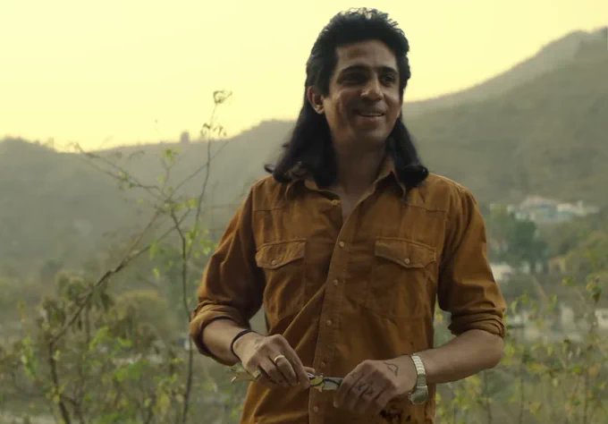 tareniasubrat's tweet photo. I think @gulshandevaiah
 stole the show in #GunsAndGulaabs.From #hunterr to #GunsAndGulaabs he has been amazing. The series is a masterpiece with the retro touch from the 90s
#GulshanDevaiah #GunsAndGulaabsOnNetflix https://t.co/27Dkl5qcmu