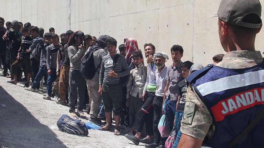 👉Sığınmacıların kaçakların Türkiye’den Yunanistan’a kaçma girişimlerini artırması üzerine AB nin uyarısı sonrası sınırdaki güvenlik önlemleri artırıldı. 👉Bir ülke düşünün doğu sınırları arkasına kadar açık gelen giriyor… giriş serbest ama Batı sınırları kapalı olağanüstü…