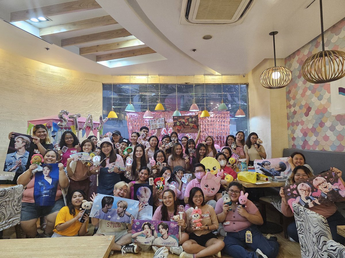 PL4NETSKZ's tweet photo. That's a wrap for the Dwaekki Gym Changbin's Birthday and Stay Day Cupsleeve Event for Cebu. Thank you so much to all our Cebu BeSTAY! See you all on our next events π
#NinongChangbinpaheadlock #HappyStayDay #PL4NETSKZ #PLANET5SKZ https://t.co/8Ai8xzXITp