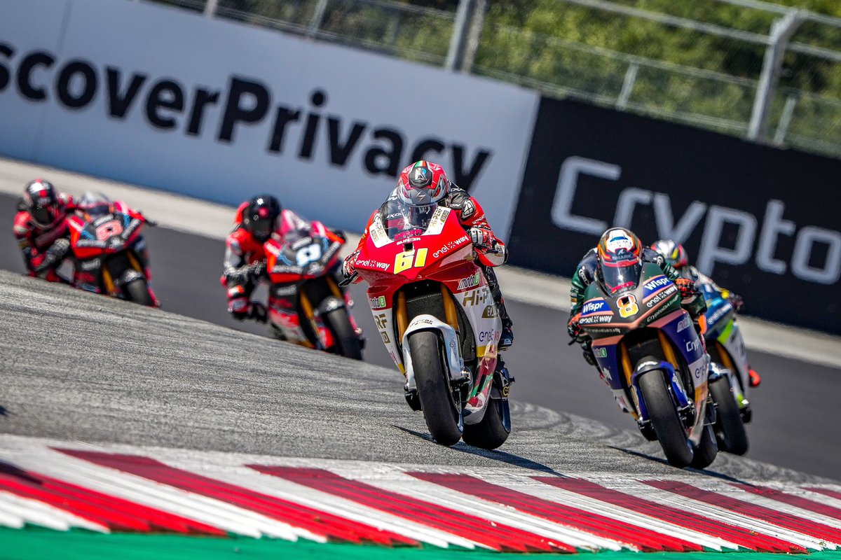 MotoEofficial's tweet photo. 🔙 #AustrianGP's Race 1 definitely had us at the edge of the seat 🤯 

Check out some of best shots it left us! 📸

#MotoE https://t.co/aZeGGdh69w