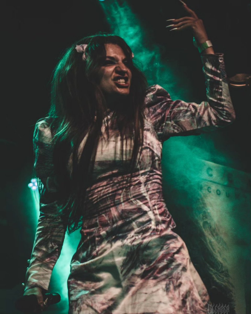 another_c0ffee's tweet photo. Opening with Ocean Encounters for @HA_NA_BIE_ aka the best day of my life. 🫶🏻

📸: GigView / Glenzer Blegh

Thanks for the review : https://t.co/N1h7NP1oaQ 

#metalvocalist #femalevocalist #scream #fryscream #growl #womenofmetal #metal #metalhead #oceanencounters #hanabie https://t.co/dEGxNJWb83