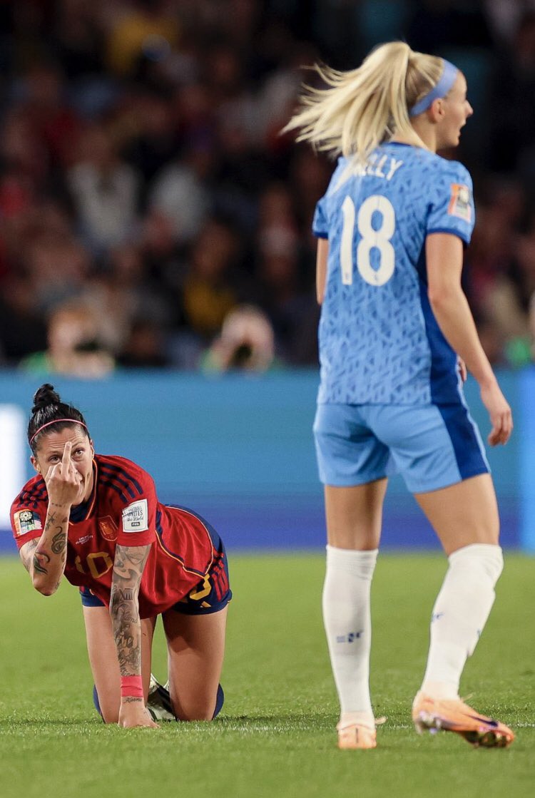CymruFlaf's tweet photo. No comment necessary… 😂
Spain v England #WWCF https://t.co/oKkRZX08MK