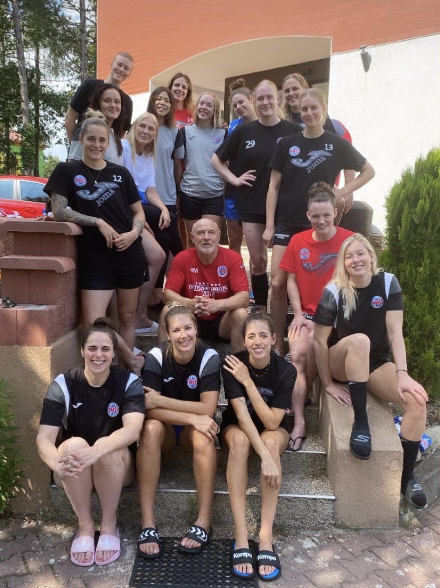 チェコ合宿最終日🇨🇿
モスト（Most）→プラハ（Praha）に移動し、昨日はハンガリー時代の監督のチームと、今日はチャンピオンズリーグ優勝チームと試合して10日間の合宿が終了☑️
とても濃い合宿となりました🙌
帰ったら今週はトレーニングマッチ3試合🤾リーグ開幕に向けていい準備ができるように🔥