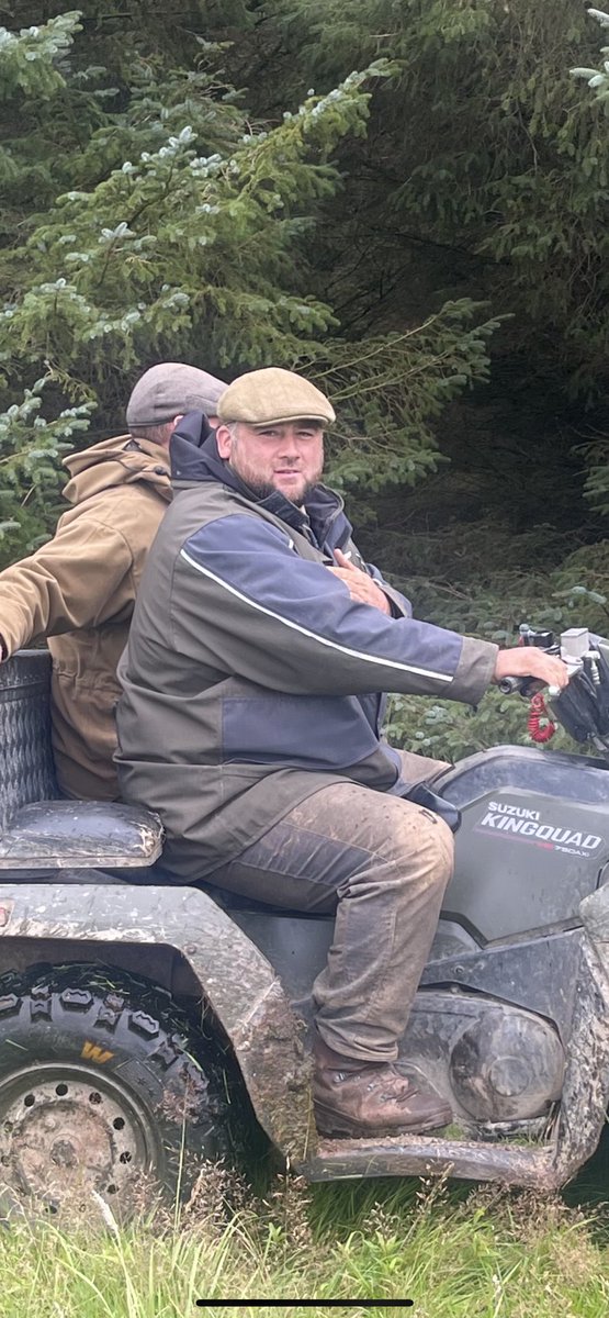 ShropshireWild1's tweet image. United Pack caught cub hunting at Anchor yesterday morning. Jason Wood, Morby, Ben Marsden and 3 field riders. The support outnumbered the riders. These peeps get up early to kill fox cubs. Shameful animal abusers #wildlifecrime #foxcubs #ShropshireLife