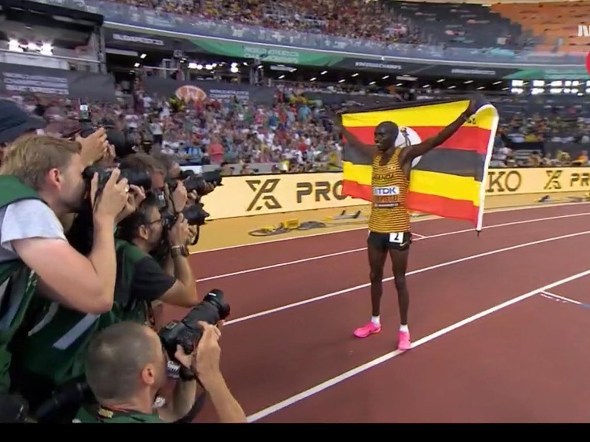 CoachLN's tweet photo. Last 800m of Joshua Cheptegei: 1:53.2
#25lapfever
#Budapest23 https://t.co/y3g5XQceqH
