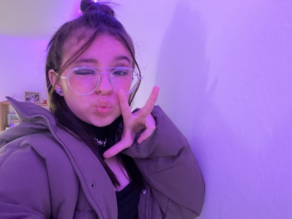 Tefy__Li's tweet photo. S91 ya está disponible!! Puedes encontrarlo en mi canal de YouTube: Tefy Li 
Esta es una canción que disfrute mucho grabar ☺️ me gusto mi vestuario y las mejorías que vi en este video, cada día aprendo más y estoy muy emocionada de irles mostrando mi avance! #KarolG #cover #music https://t.co/I3pxKjyBLb