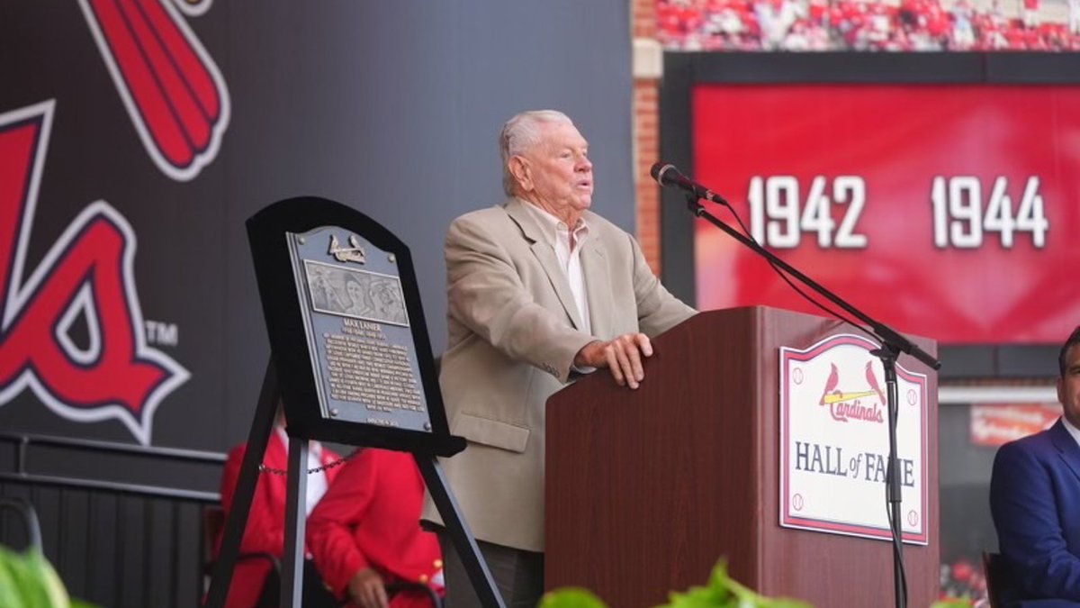 Cardinals's tweet photo. Max Lanier and José Oquendo: Forever Cardinals legends.

#STLCards https://t.co/2t0ndpdbx3