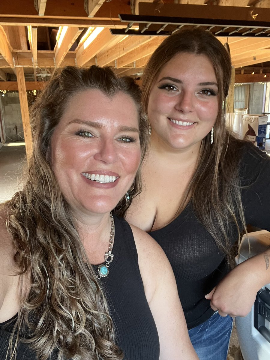 Had a blast last night slangin’ dranks and being bar back for my bossbabe daughter. 

Weather=perfect
Venue=gorgeous
Newlyweds=adorable

It ain’t even a party until you’ve partied with Pour Decisions Party Co. !!! 

Check her out!!
partywithpour.com